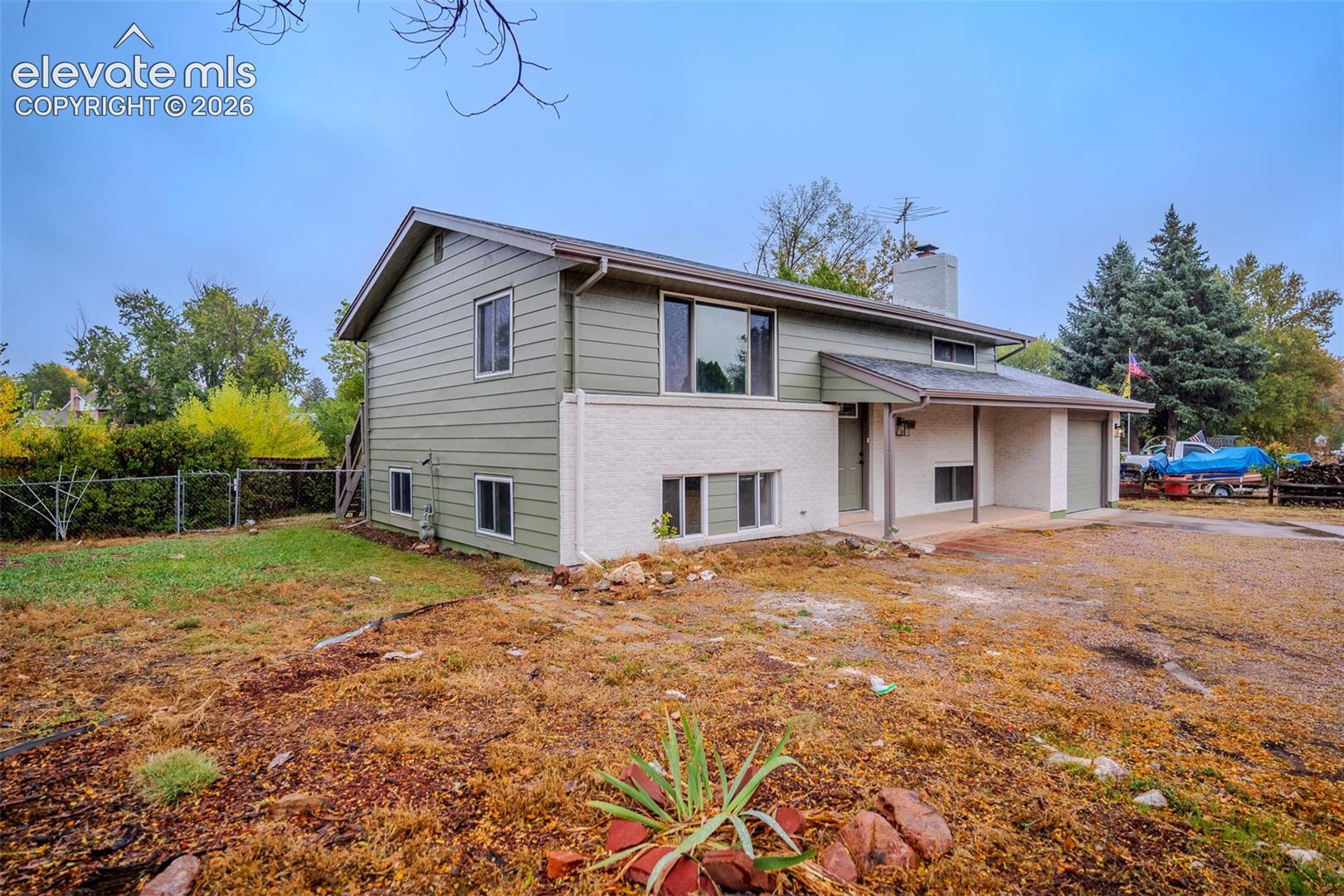 Listing photo 3 for 1301 N Murray Boulevard