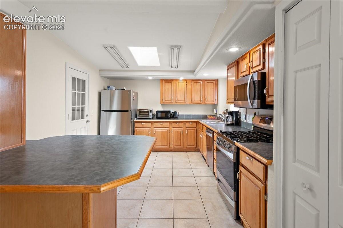 Listing photo 8 for 544 N Raymont Drive