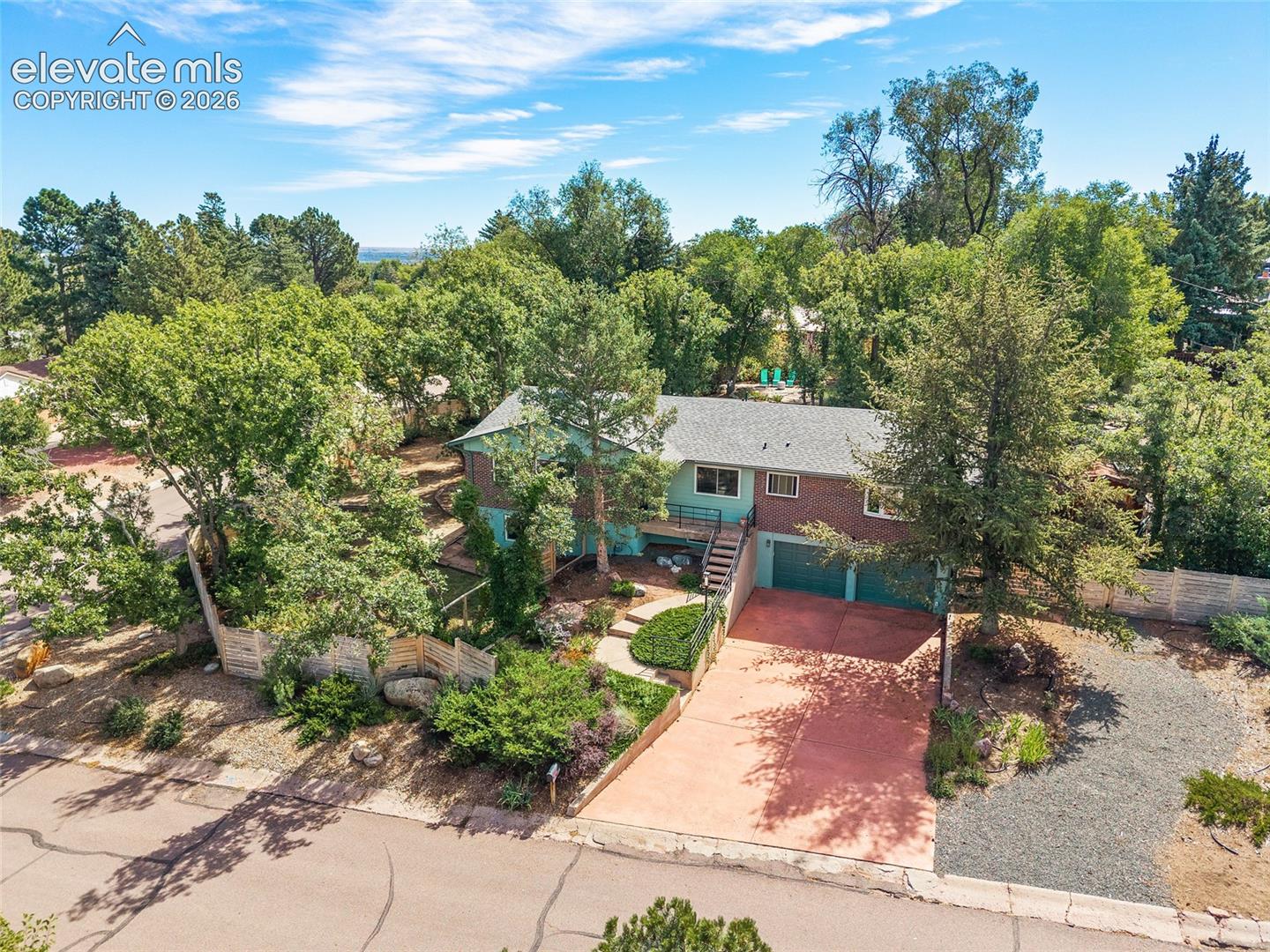 2201 Hercules Drive, photo 38