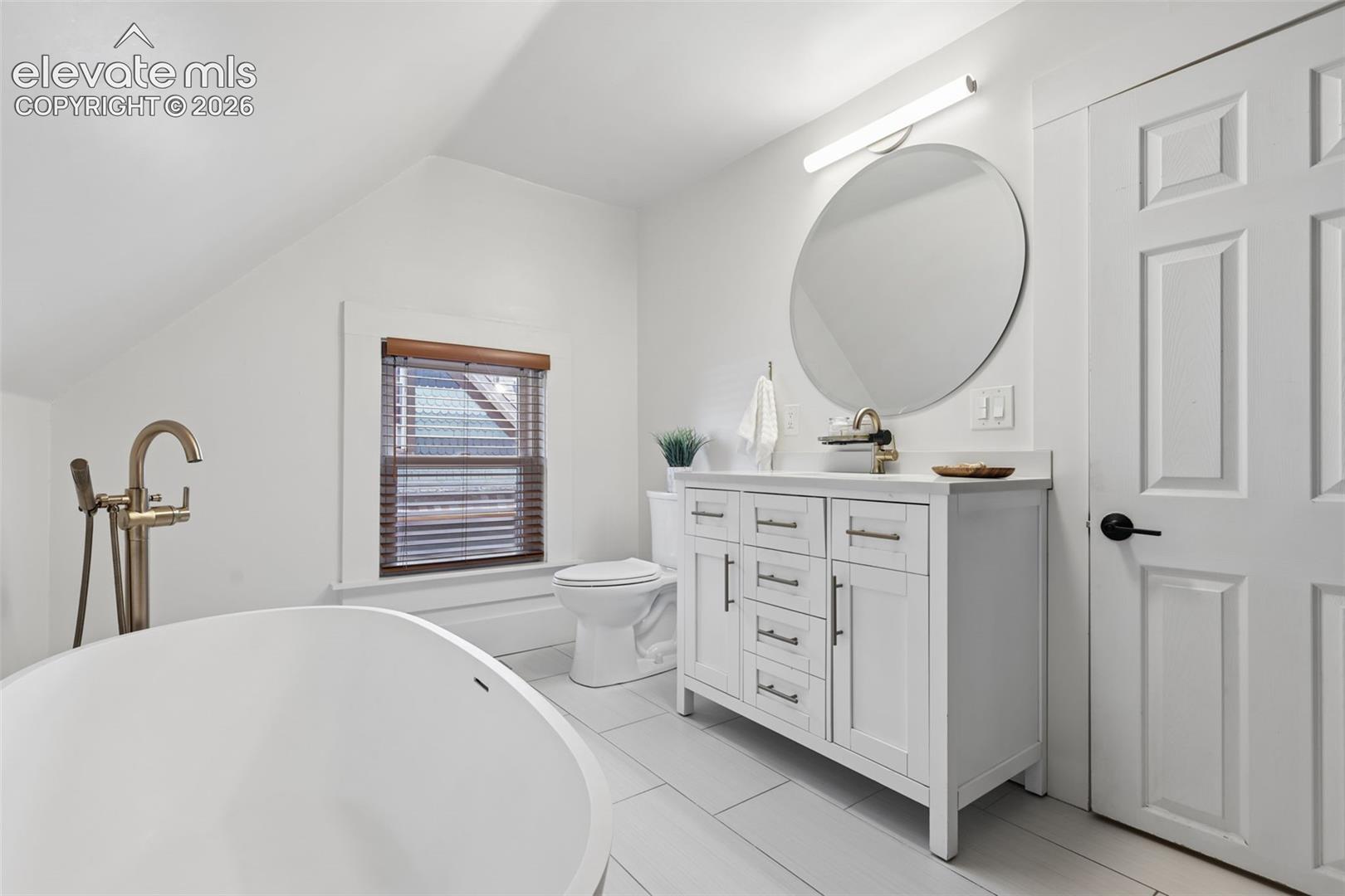 Listing photo 25 for 1812 W Pikes Peak Avenue