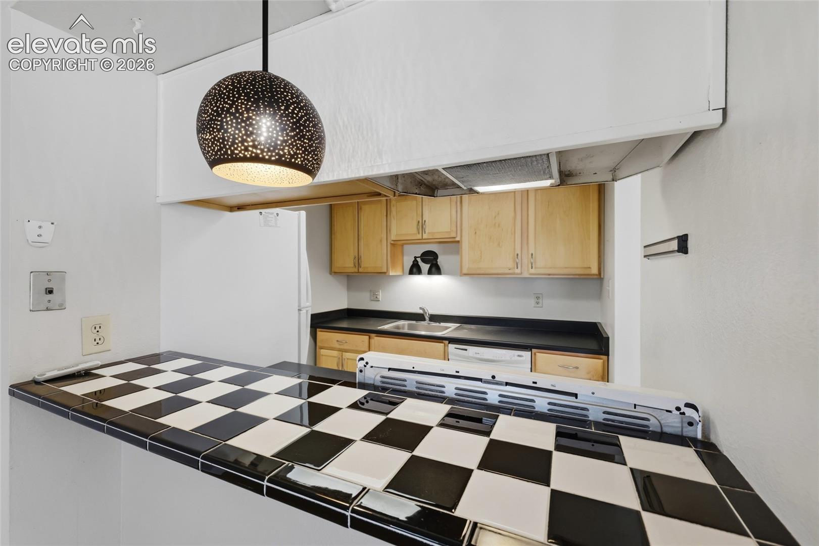 Listing photo 15 for 1062 Fontmore Road C