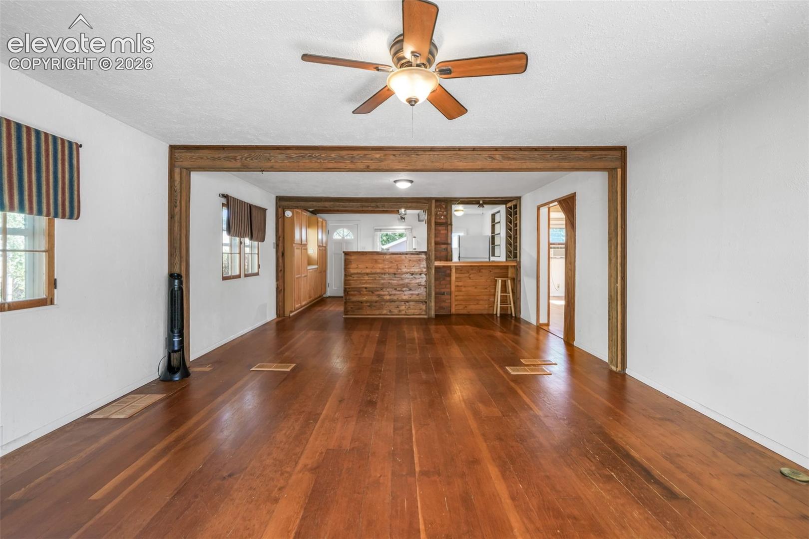 Listing photo 5 for 3326 W Kiowa Street