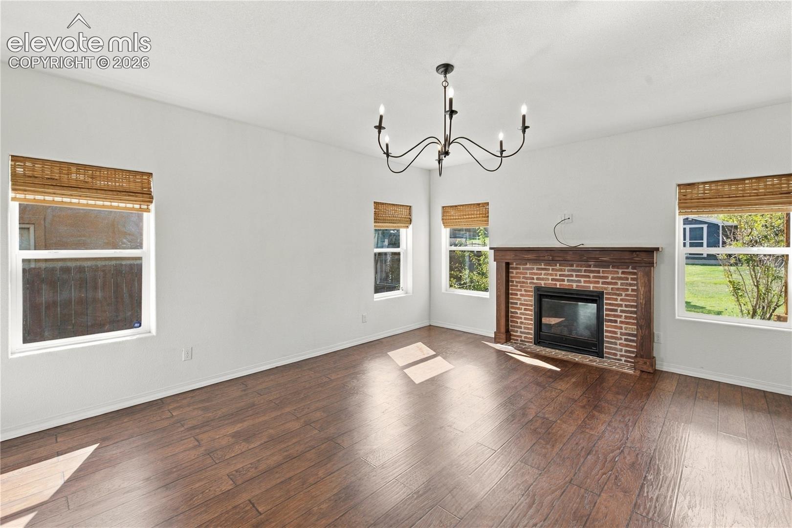 Listing photo 5 for 6798 Sandyford Lane