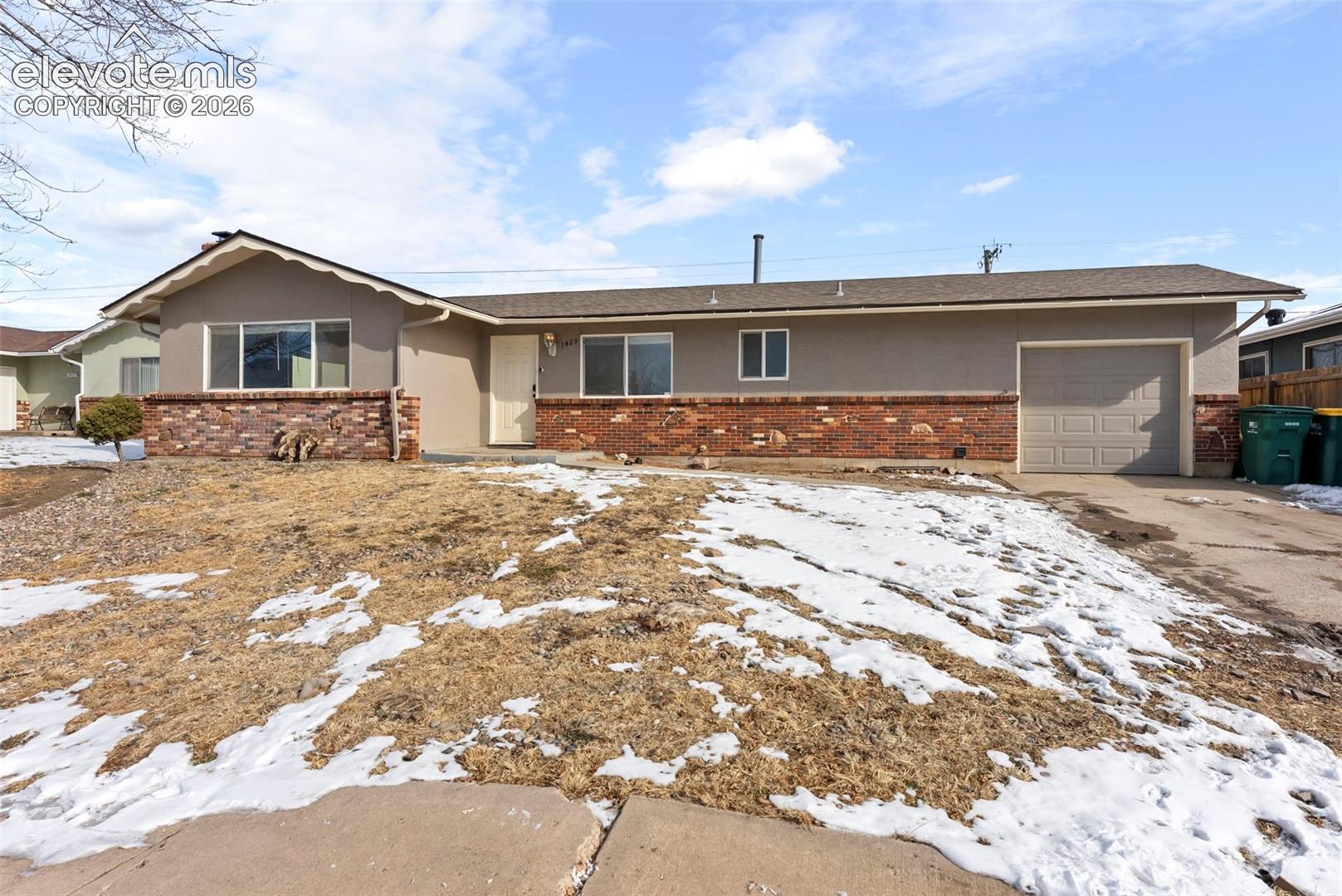 Listing photo 3 for 1429 Prado Drive