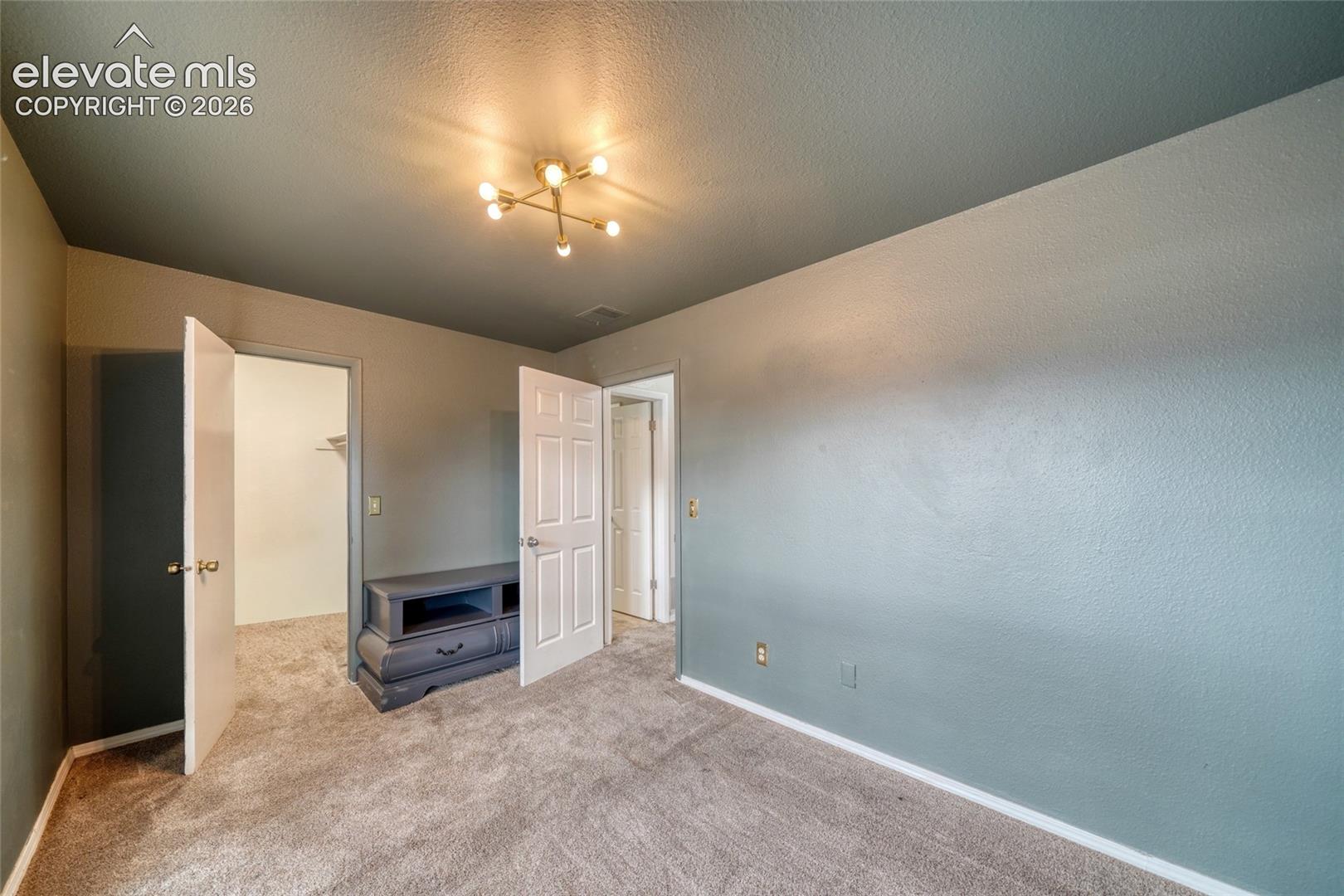 Listing photo 27 for 3330 Templeton Gap Road 31