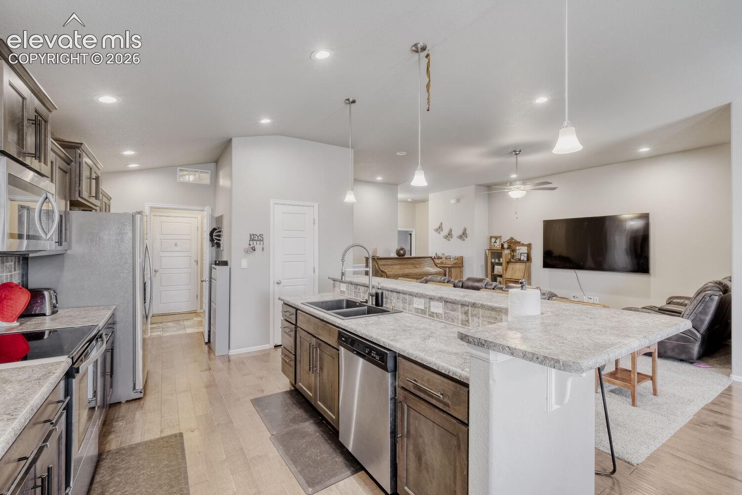 Listing photo 9 for 555 N Verbena Drive