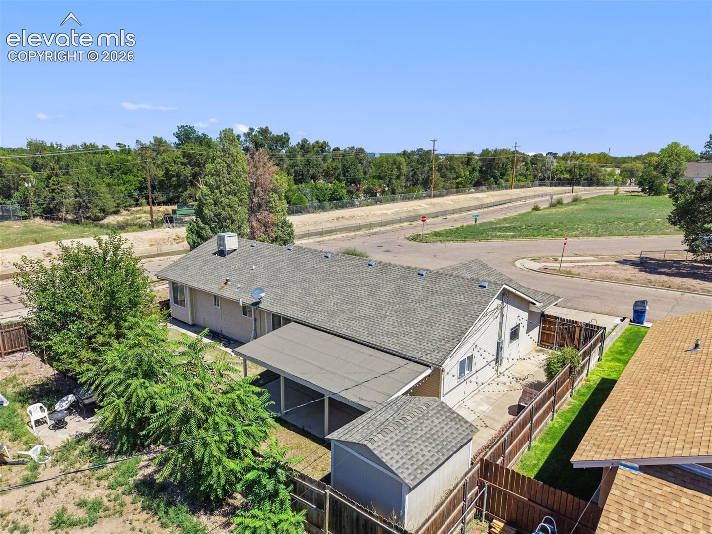 Listing photo 4 for 305 Alma Avenue
