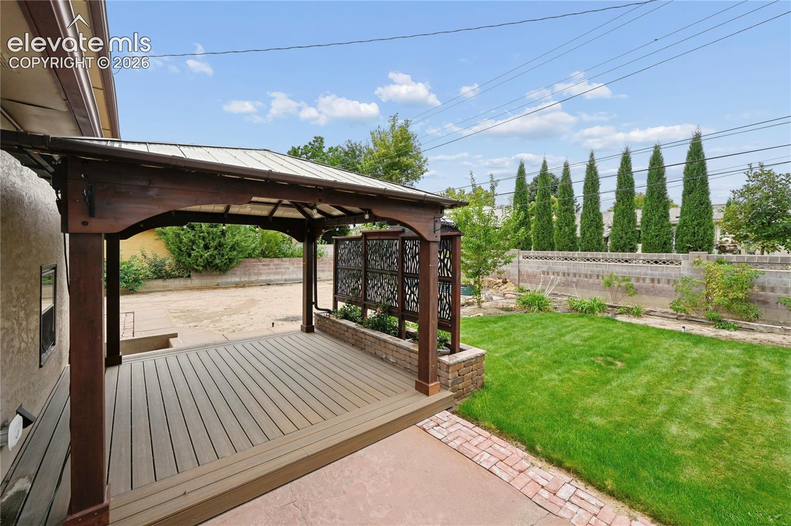 Listing photo 45 for 801 Westacres Avenue