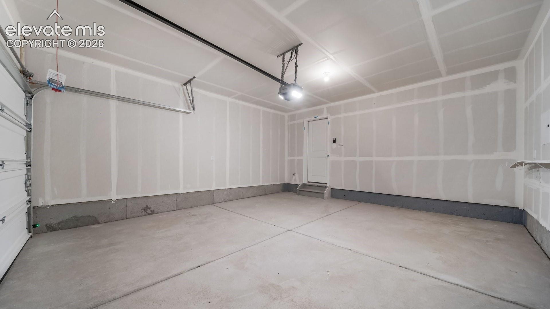 Listing photo 10 for 5664 Bowerman Lane