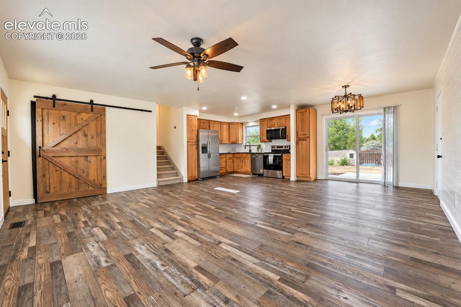 Listing photo 5 for 4020 Manzana Court