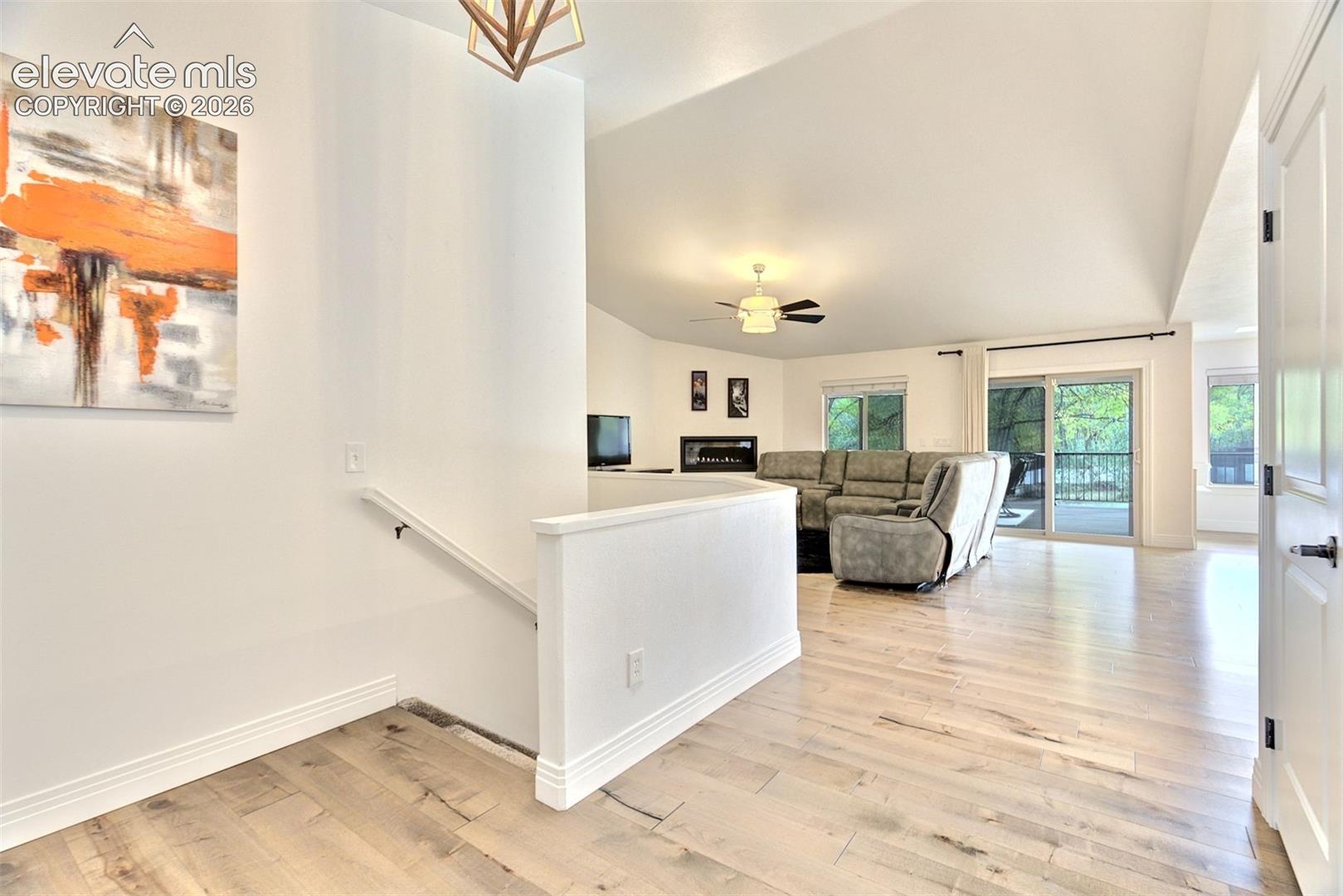 Listing photo 5 for 1825 Parkview Boulevard
