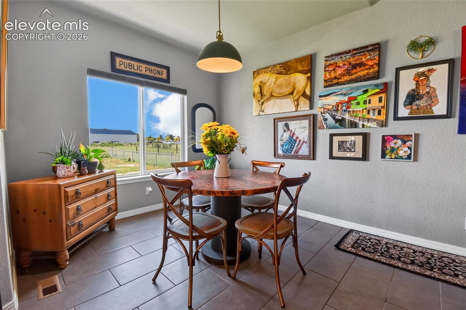 Listing photo 13 for 1615 28th Lane
