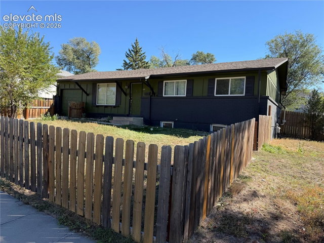 1227 Royale Drive — listing photo