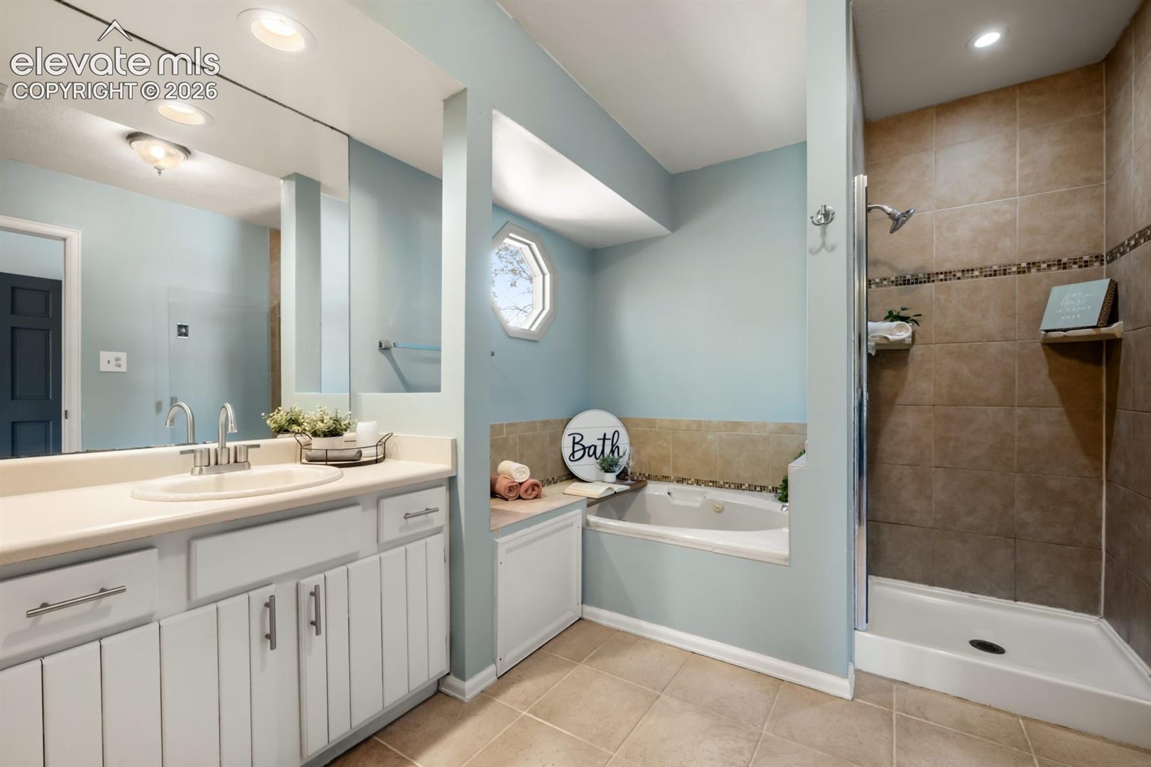 Listing photo 7 for 111 Ironweed Drive