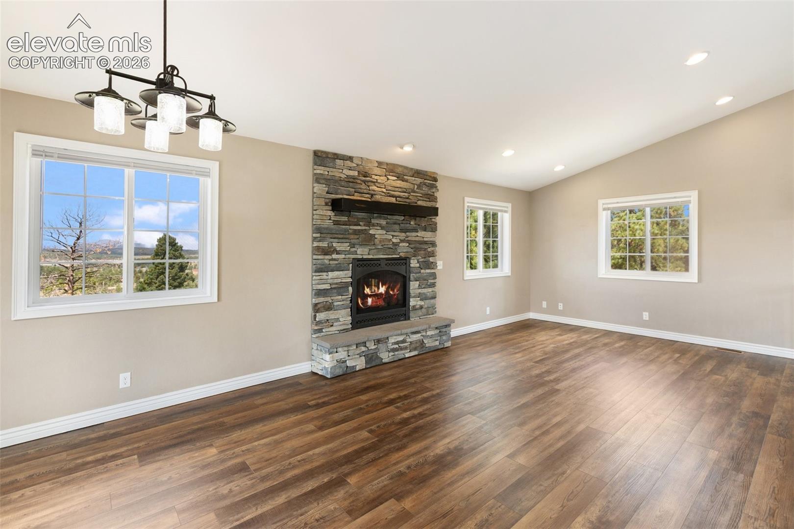 Listing photo 6 for 127 Carlton Circle