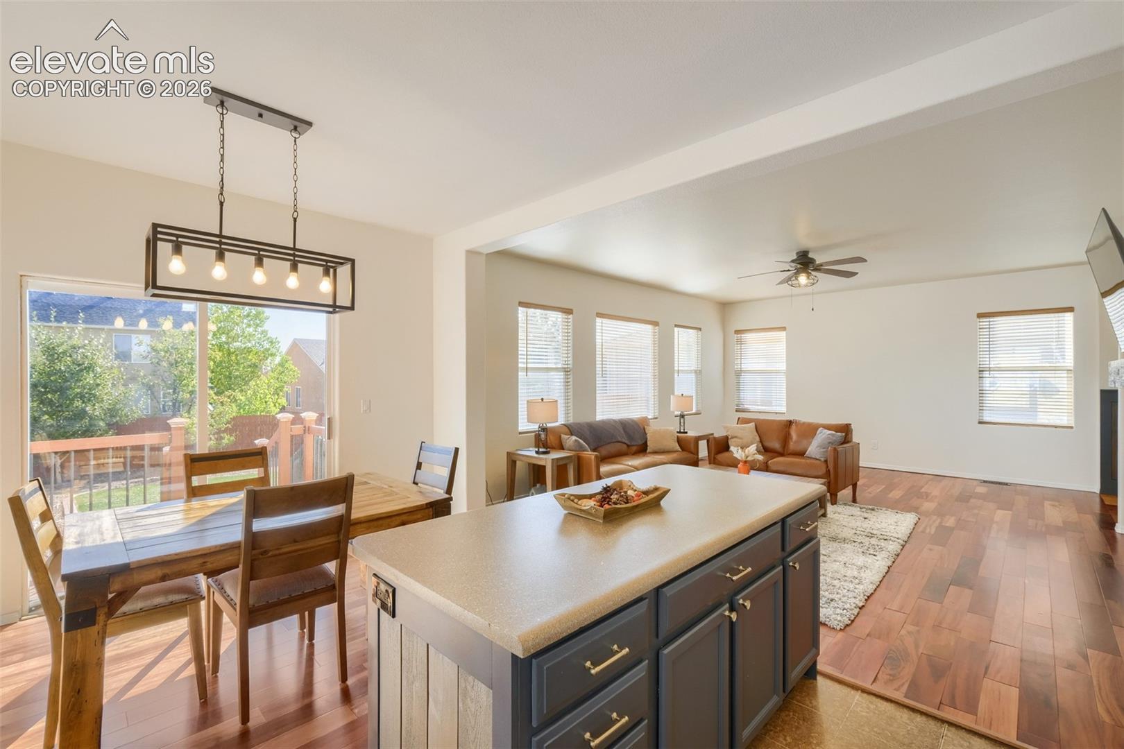 Listing photo 4 for 10149 Angeles Road