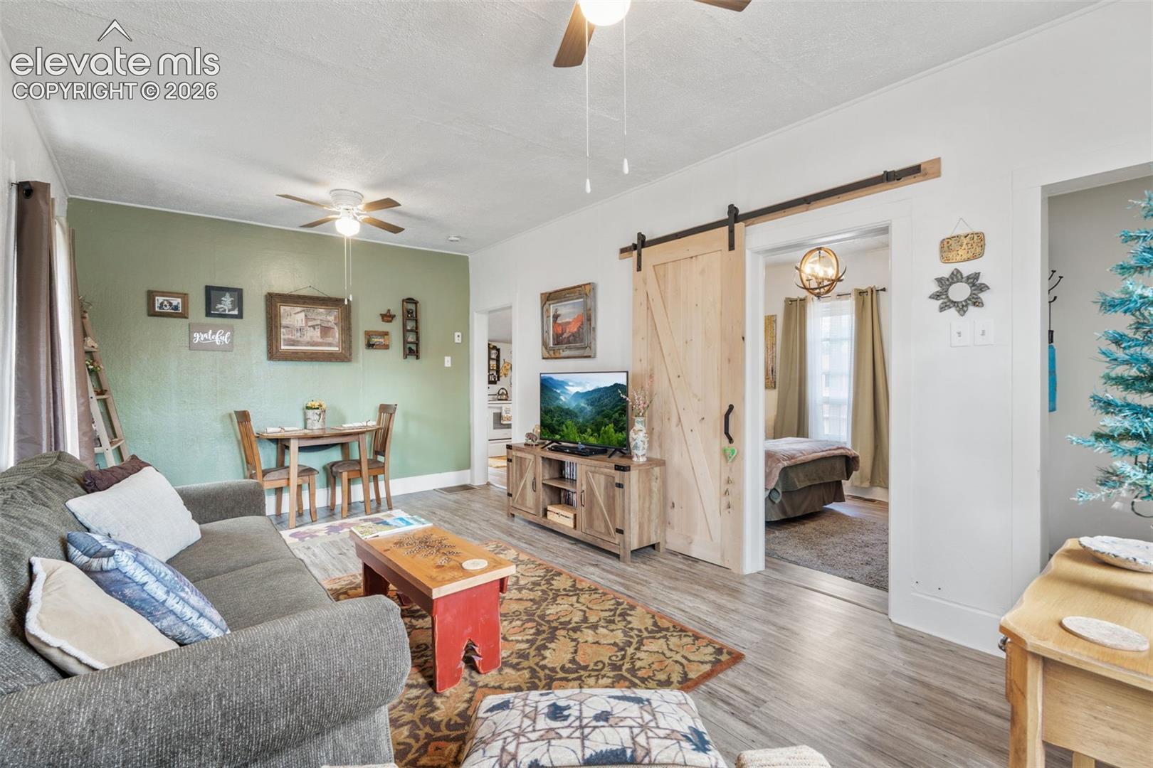 Listing photo 5 for 331 E Golden Avenue