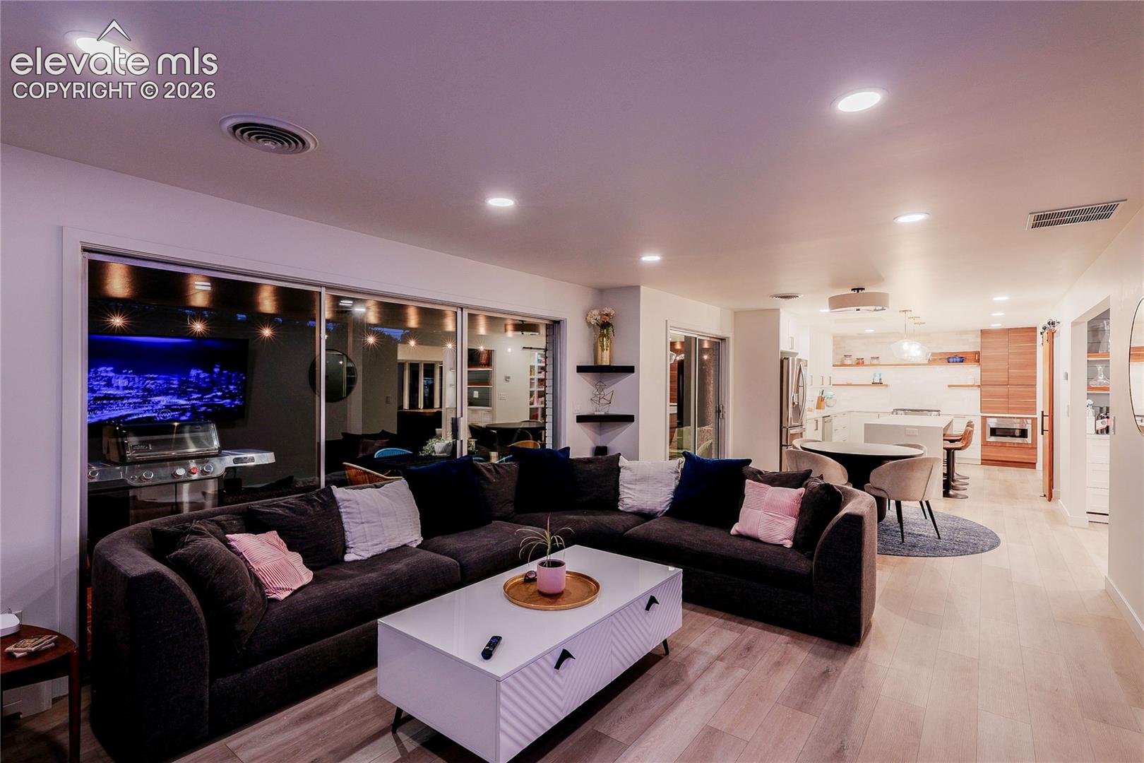 Listing photo 18 for 3981 S Hillcrest Drive
