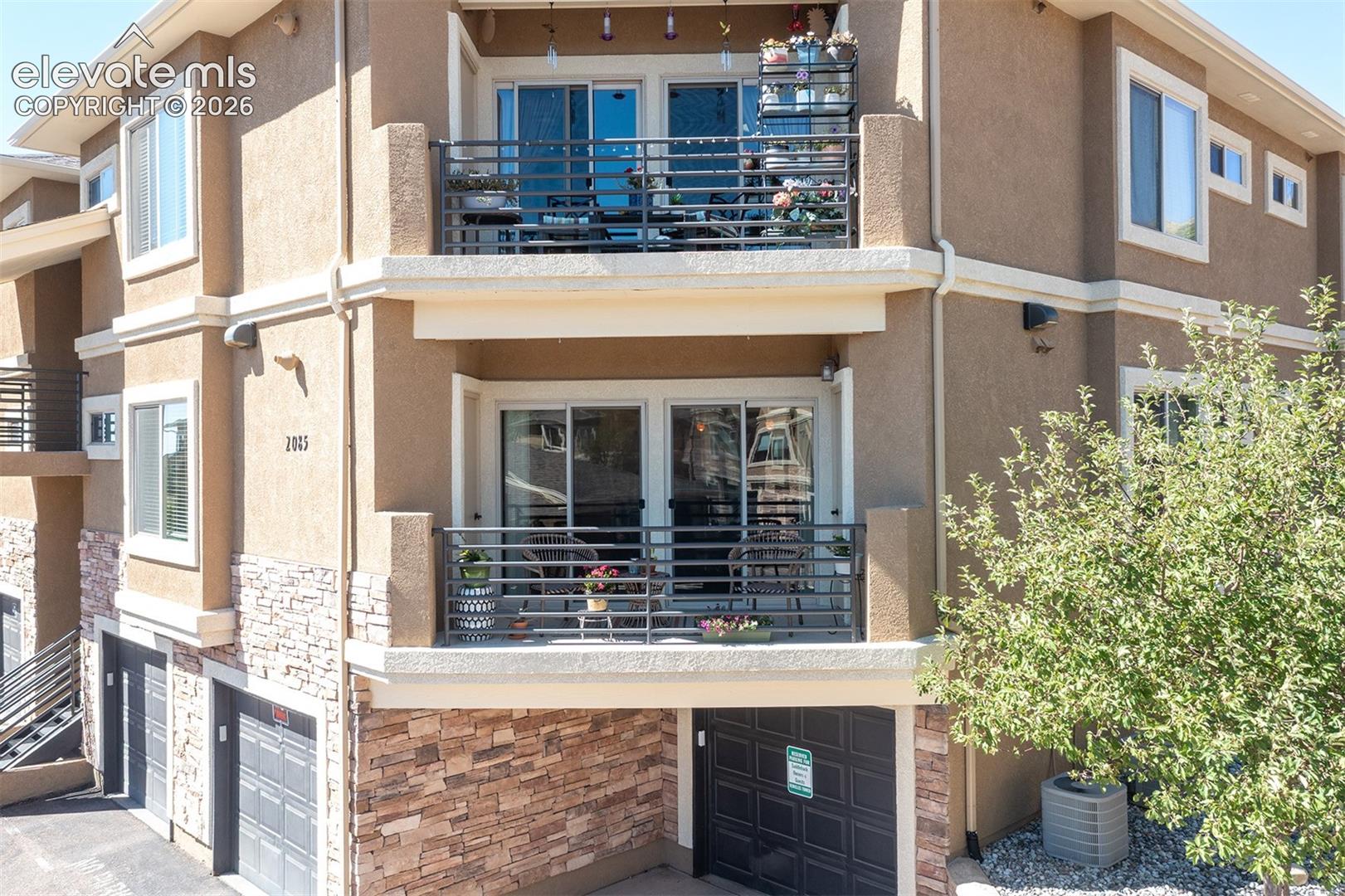 Listing photo 2 for 2085 Montura View 102