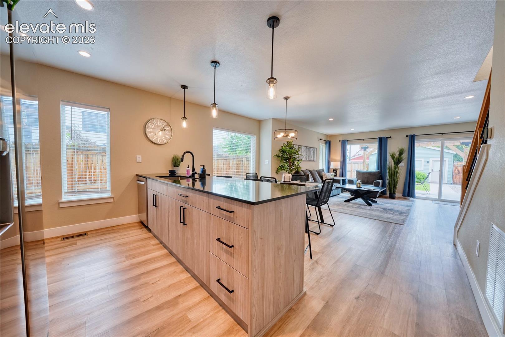Listing photo 11 for 829 Kalamath Street