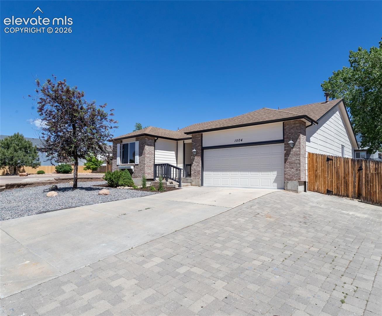 Listing photo 3 for 1504 Ancestra Drive