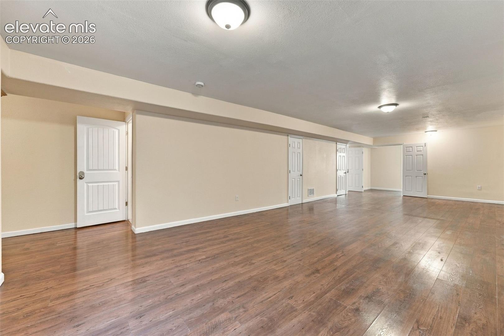 Listing photo 25 for 1385 N Challenger Drive