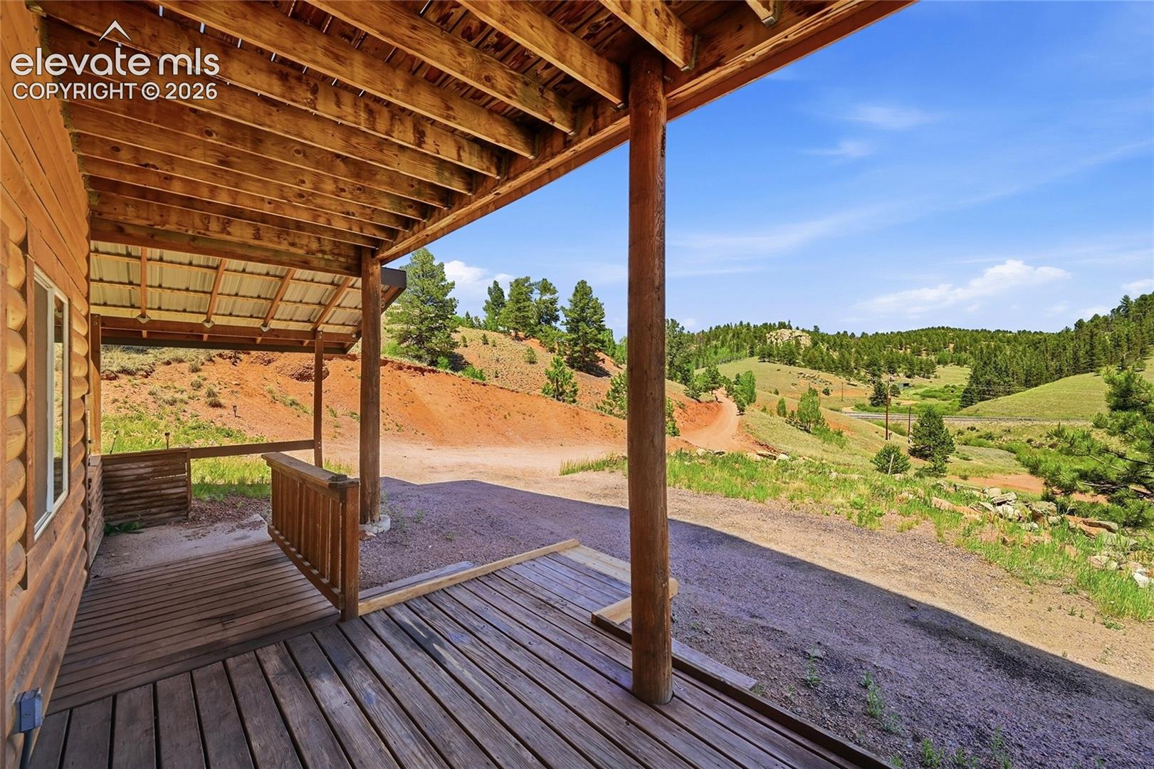 Listing photo 4 for 927 Stonehenge Drive
