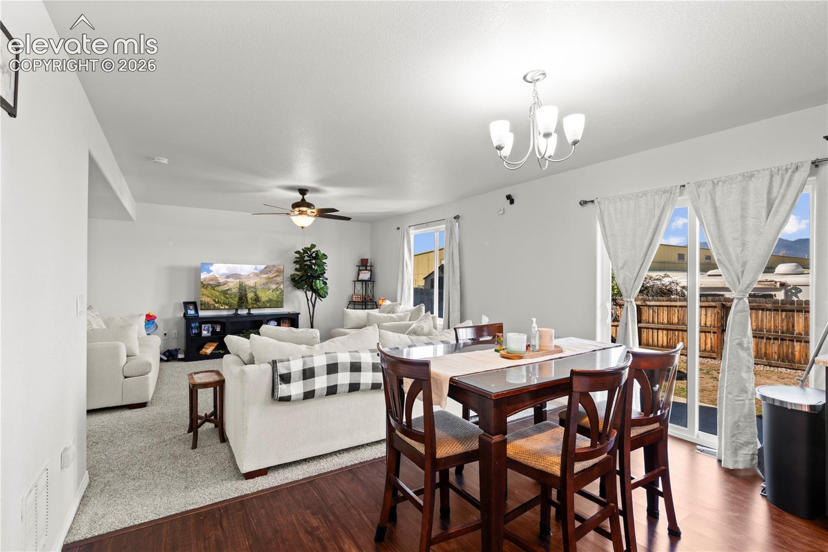 Listing photo 10 for 924 Bidwell Drive