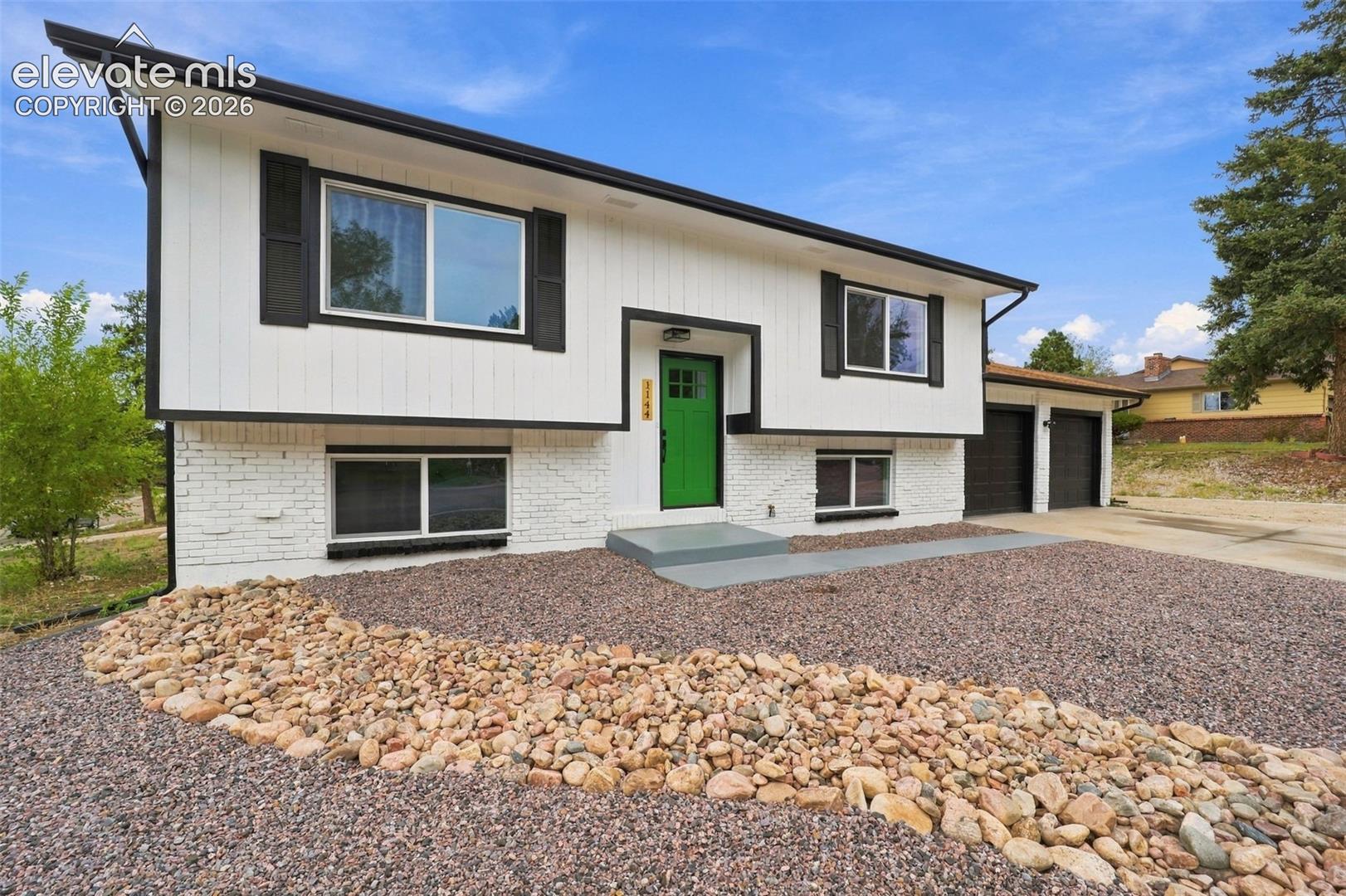 Listing photo 6 for 1144 Kachina Drive
