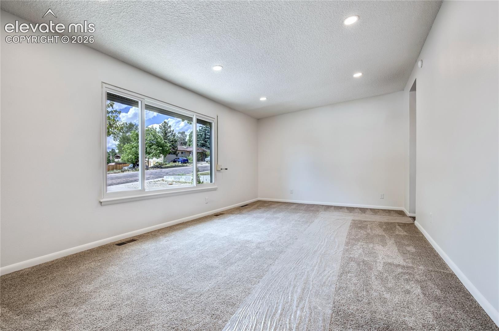 Listing photo 39 for 609 Crestridge Avenue
