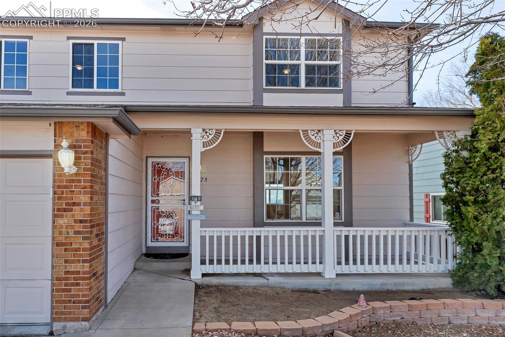 Listing photo 3 for 2375 Lisa Drive
