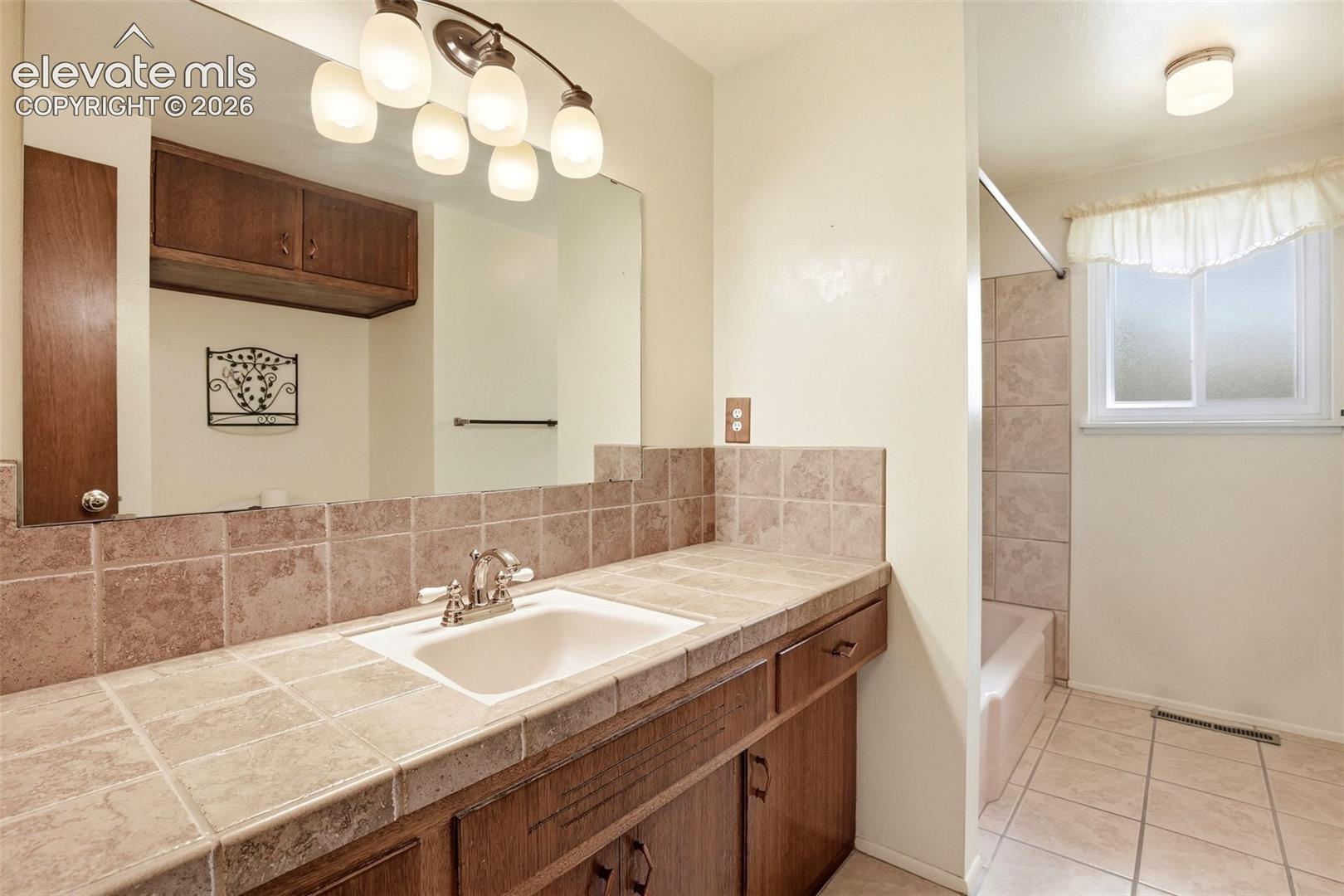Listing photo 14 for 1442 Bellaire Drive