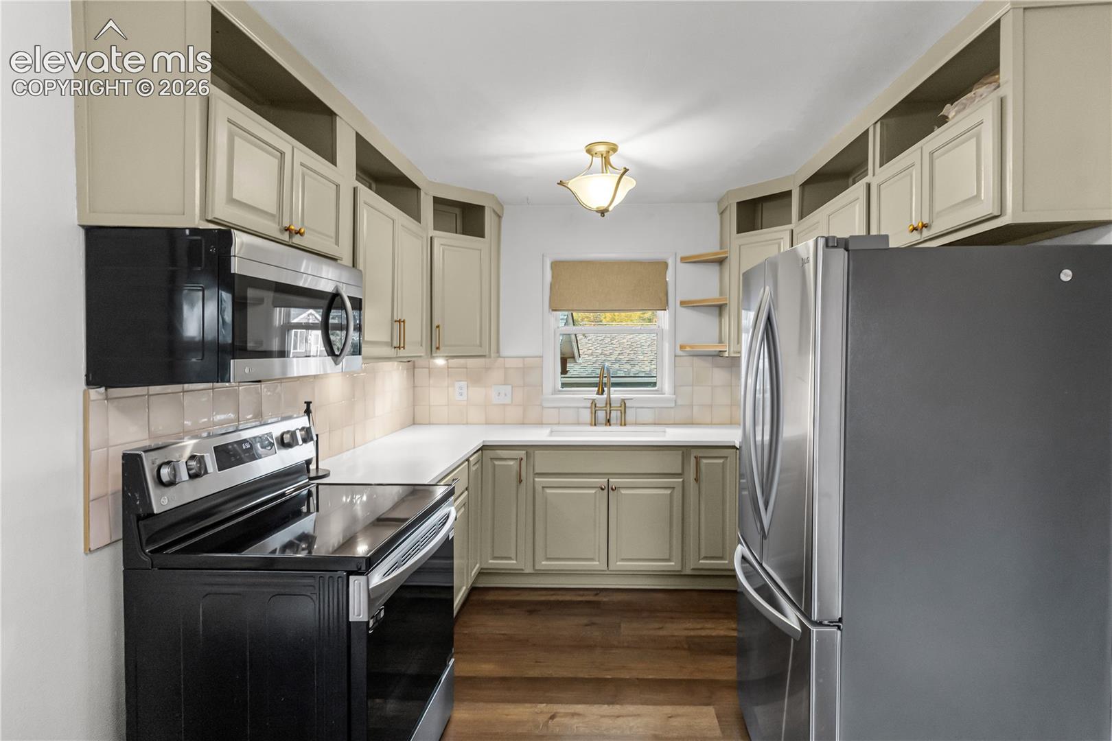Listing photo 5 for 1220 E Fountain Boulevard