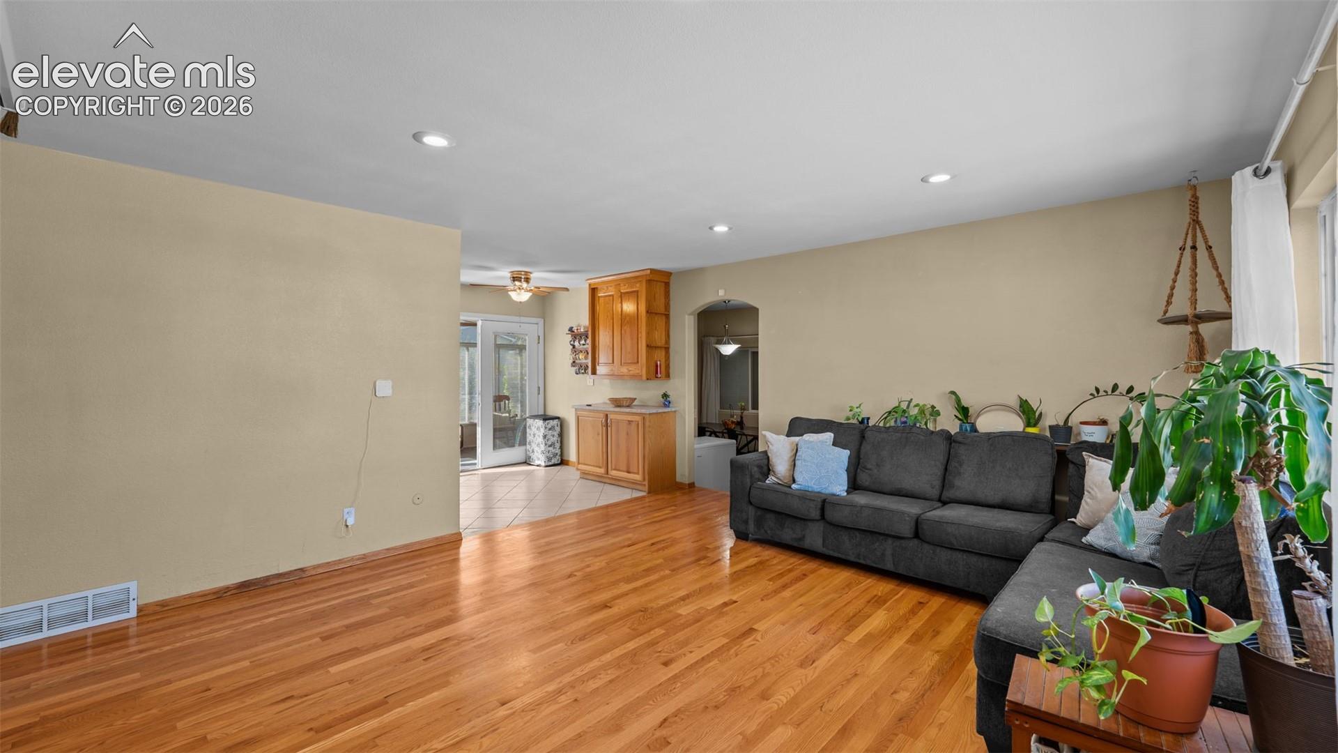 Listing photo 4 for 512 Corte Sol NA