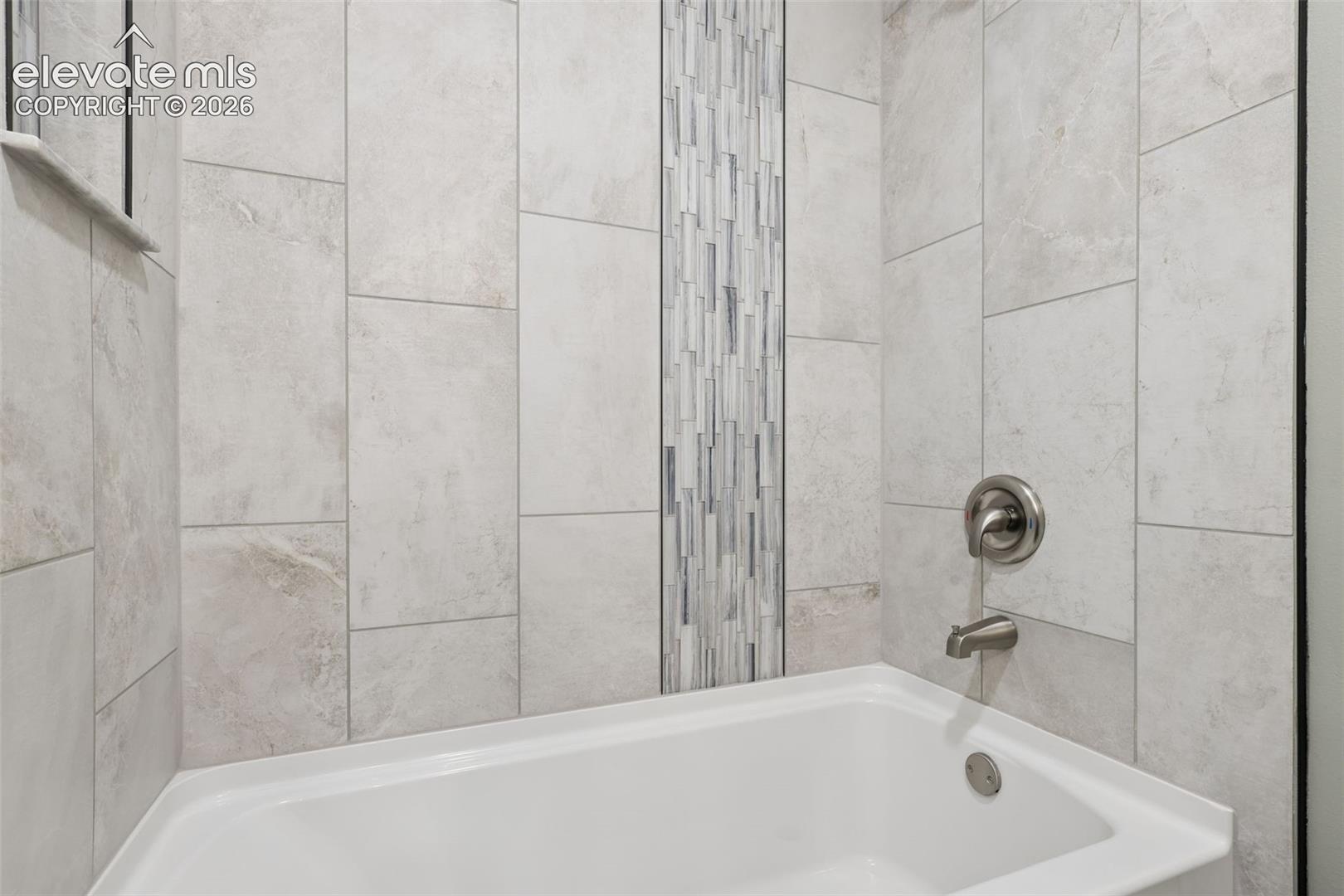 Listing photo 10 for 6723 Bishop Drive