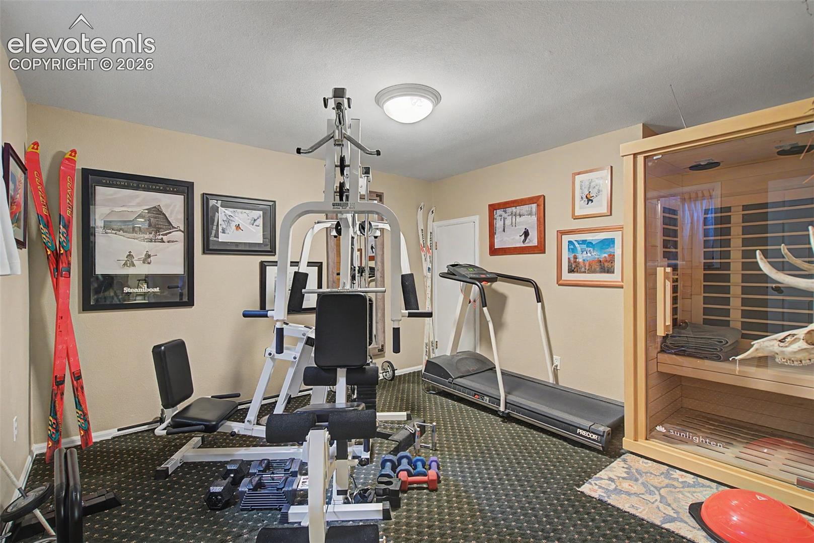 Listing photo 37 for 216 W Cheyenne Mountain Boulevard