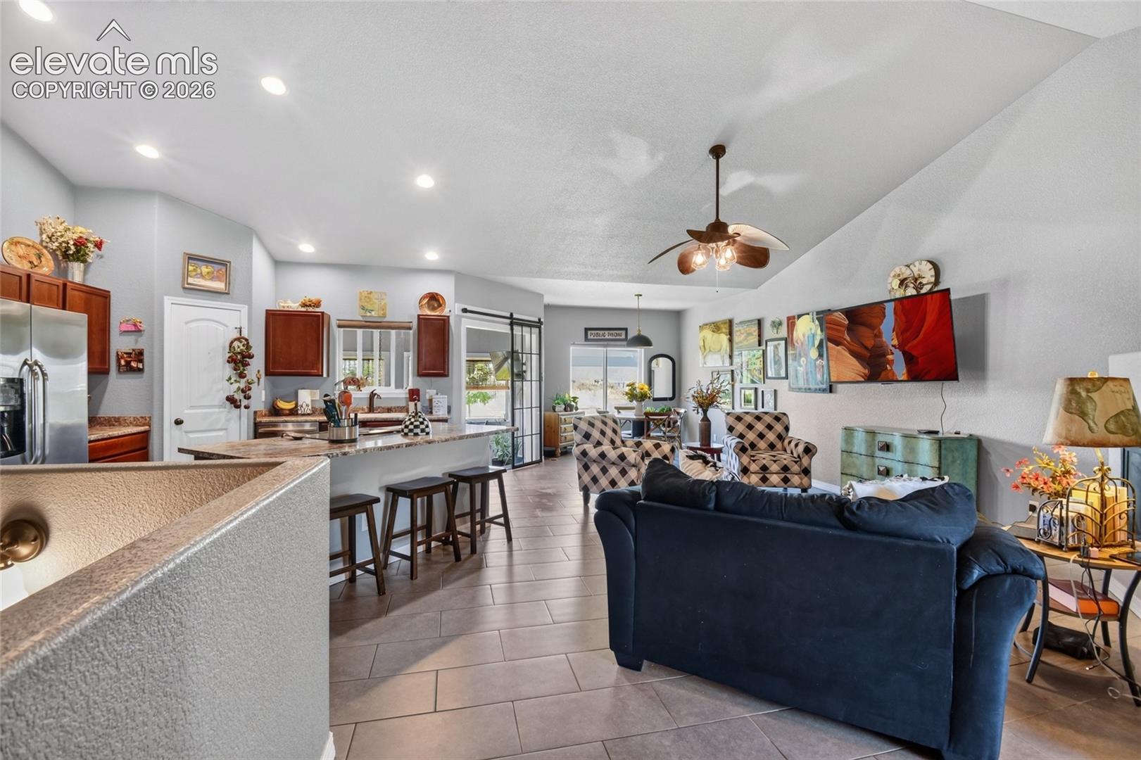 Listing photo 6 for 1615 28th Lane