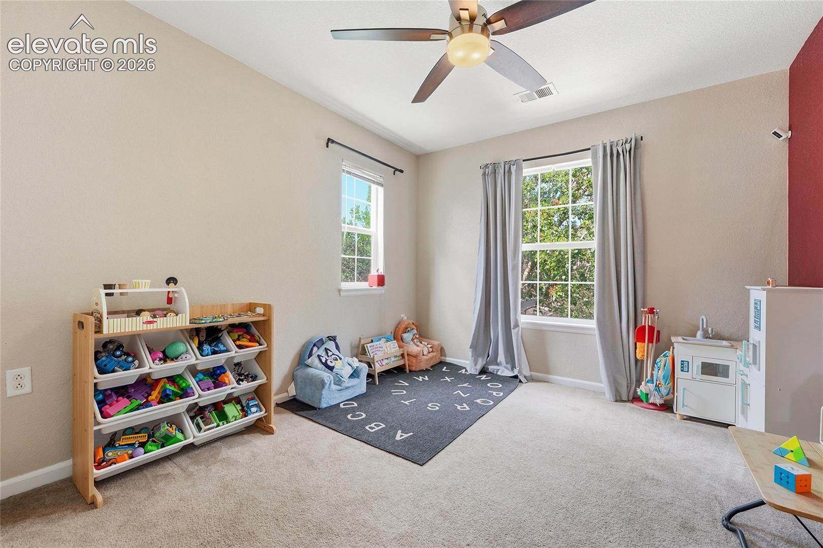 Listing photo 15 for 1489 Red Peak Drive