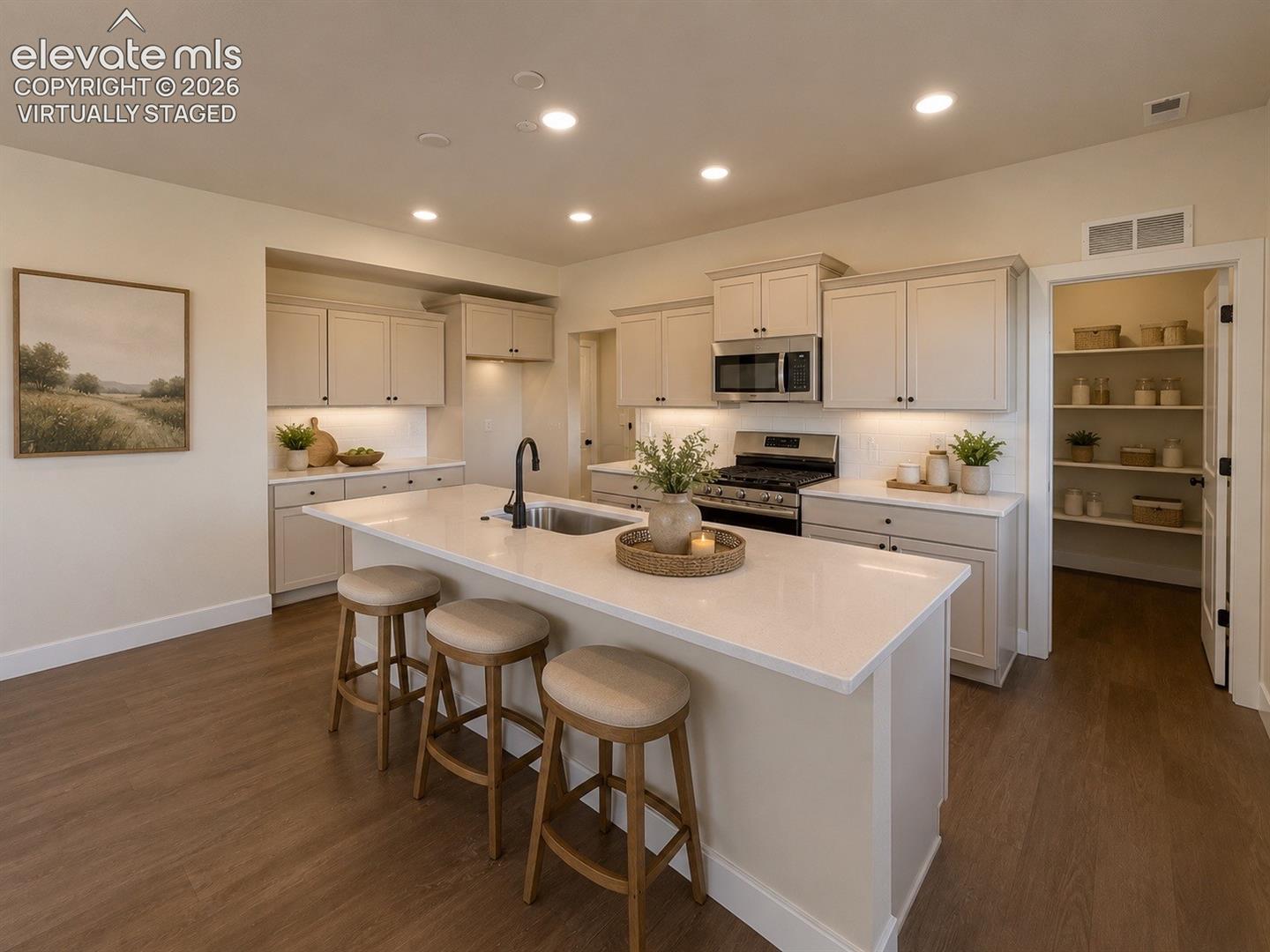 Listing photo 5 for 8206 Lemon Grass Road