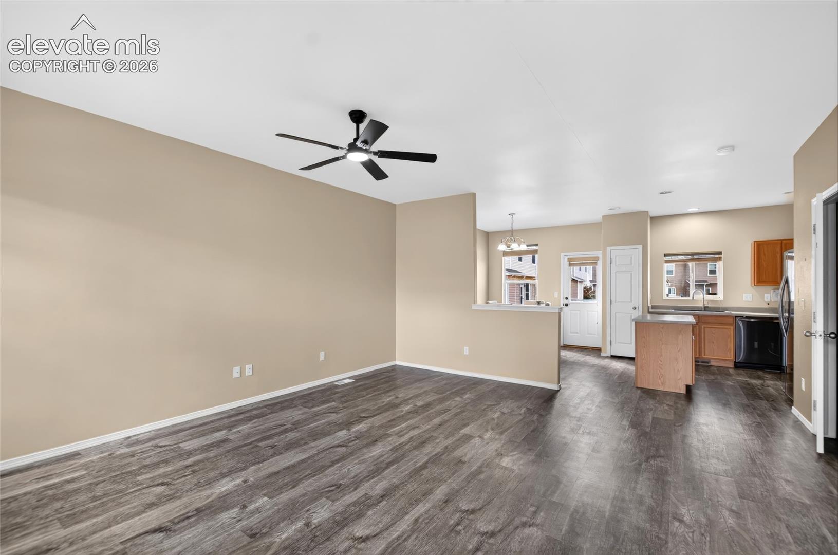 Listing photo 3 for 10576 Wells Point