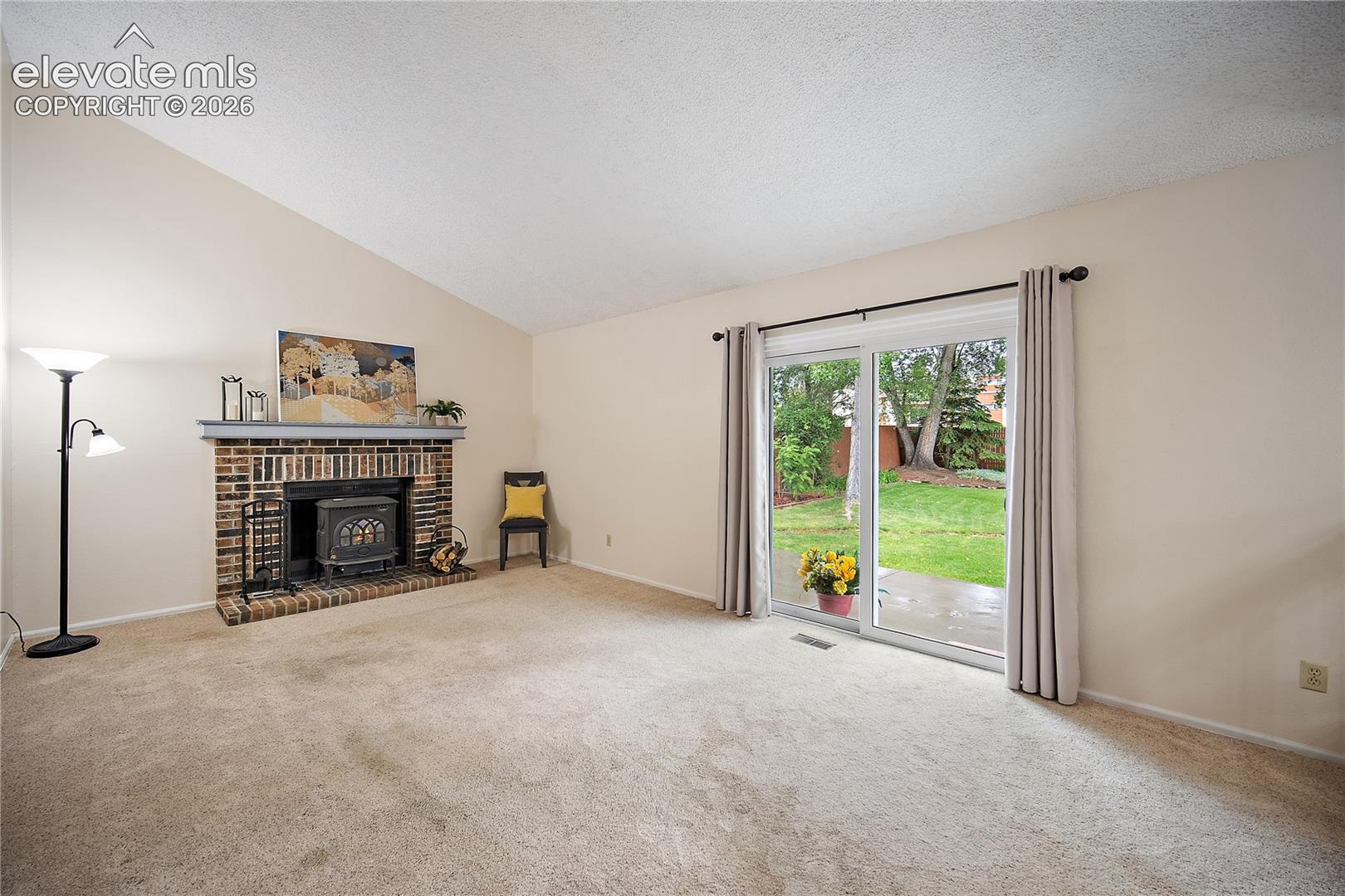 Listing photo 15 for 2998 Westcliff Circle