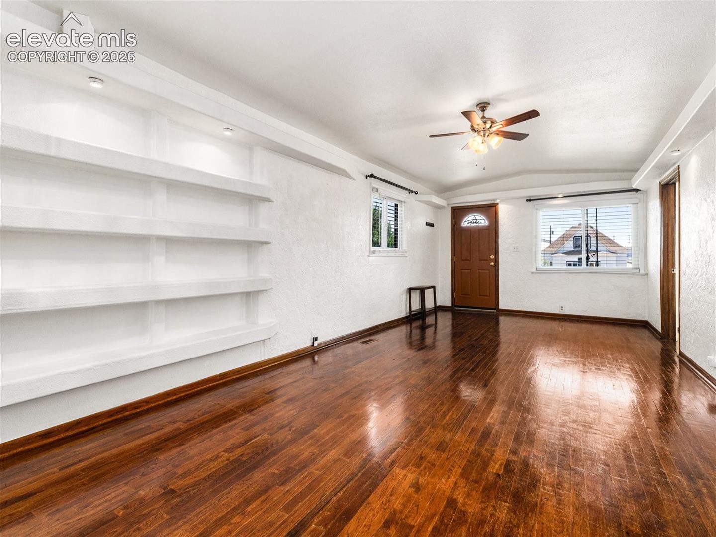 Listing photo 5 for 2213 E Evans Avenue
