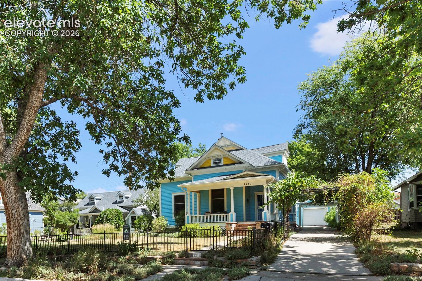 Listing photo 2 for 2210 W Kiowa Street