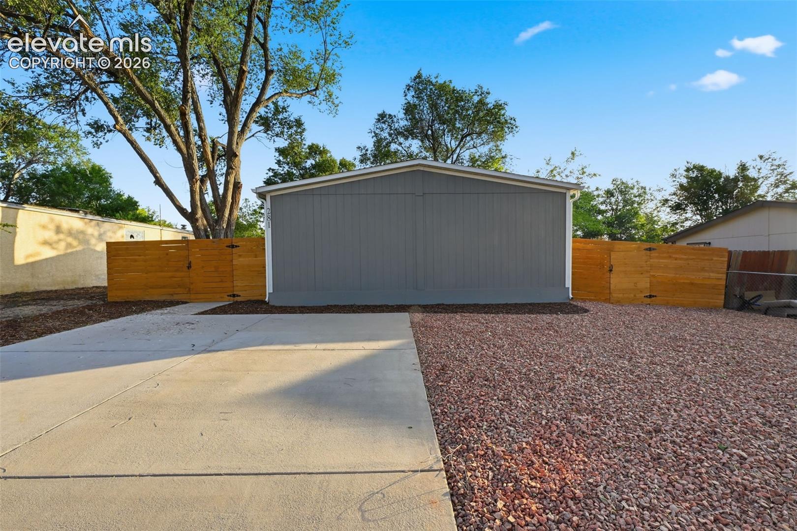 Listing photo 37 for 281 E Stewart Drive