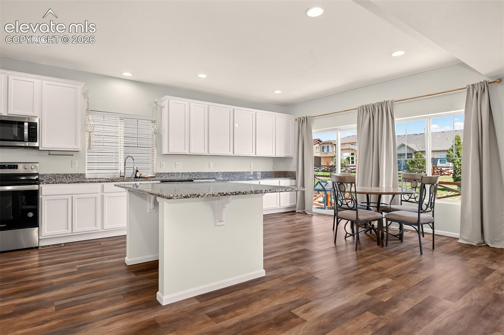 Listing photo 12 for 6315 Kildare Drive