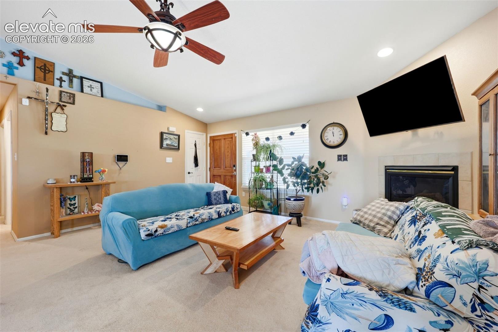 Listing photo 4 for 1286 N Ladonia Drive