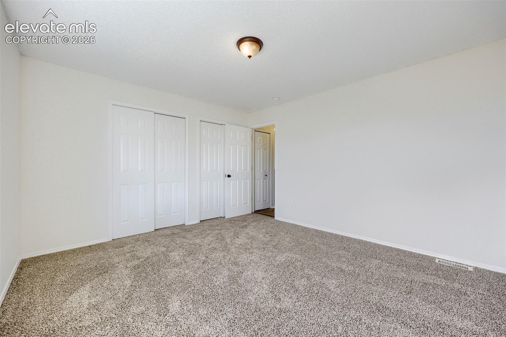 Listing photo 14 for 858 Marshall Drive
