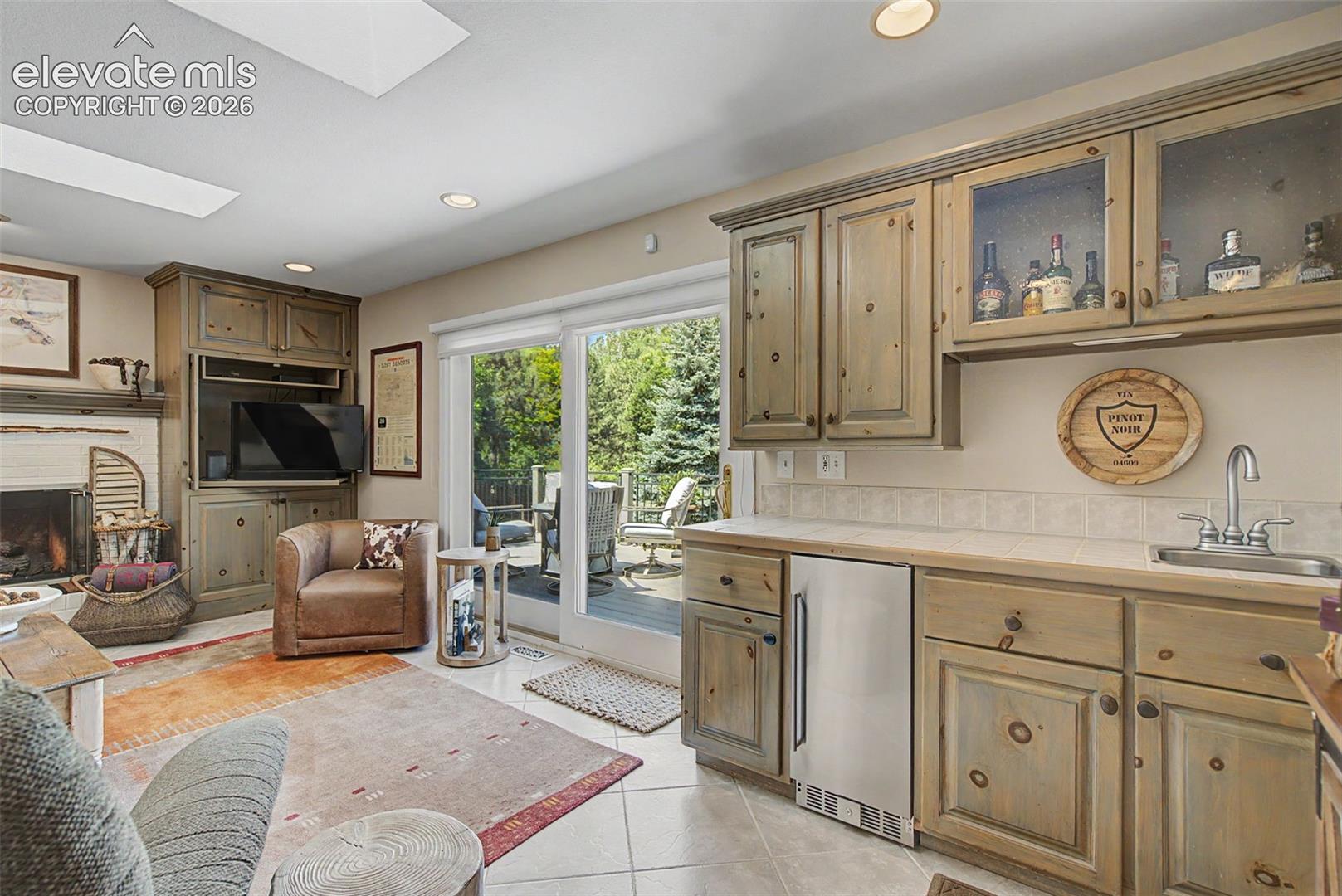 Listing photo 17 for 216 W Cheyenne Mountain Boulevard