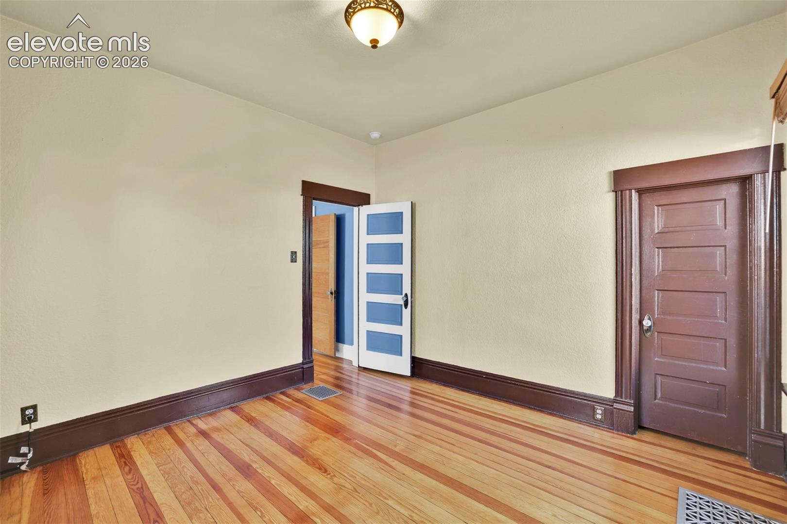 Listing photo 24 for 1302 E Platte Avenue