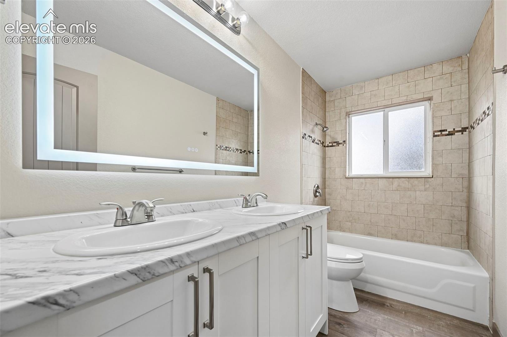 Listing photo 14 for 5015 Bonita Way